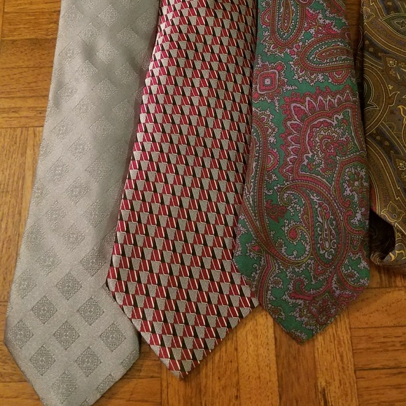Bundle of 5 Men's Ties check mark ✅ SOLD ✔️ - Picture 5 of 6